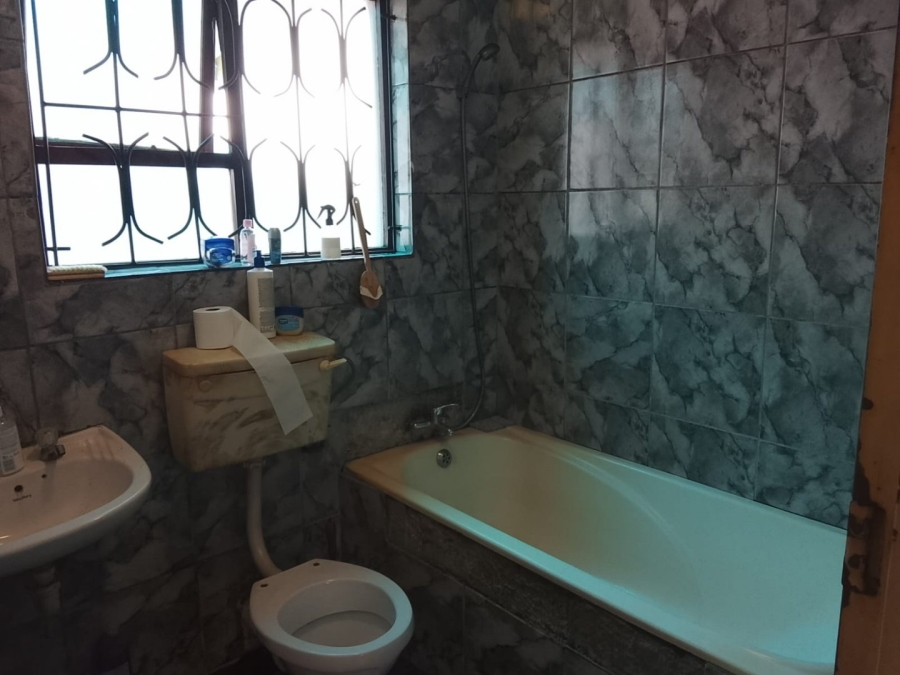  Bedroom Property for Sale in Llitha Park Western Cape